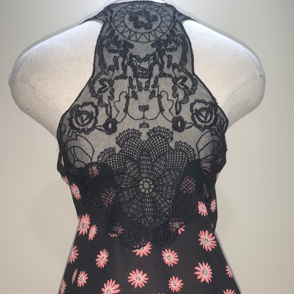 Sheer floral blouse with lace back - Picture 4 of 7